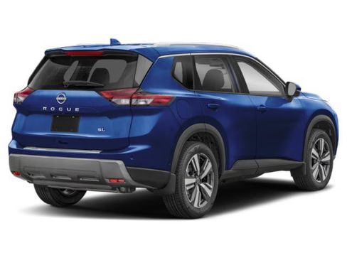 Used 2025 Nissan Rogue SL w/ Tech Package FWD image 2