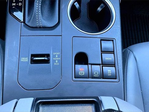 Used 2023 Toyota Highlander XLE image 23