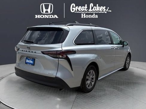 Used 2024 Toyota Sienna XLE w/ XLE Plus Package AWD/4WD image 6