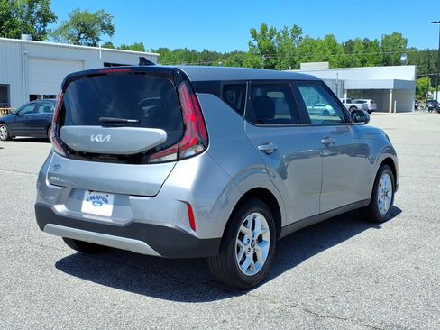 Used 2025 Kia Soul LX w/ LX Technology Package FWD image 24