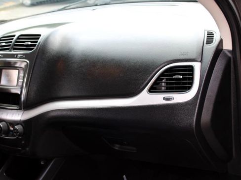 Used 2019 Dodge Journey SE w/ Connectivity Group image 18