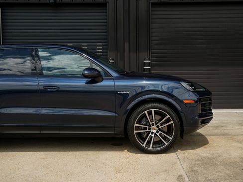 Certified 2025 Porsche Cayenne E-Hybrid image 15