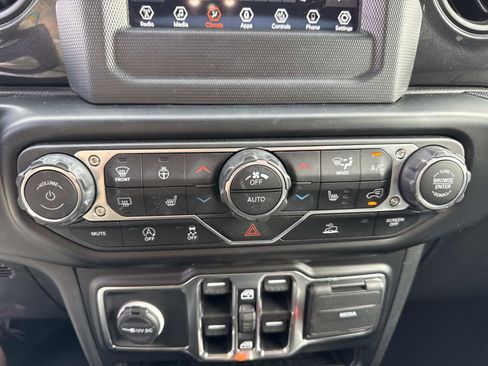 Used 2022 Jeep Wrangler Unlimited Sport image 27