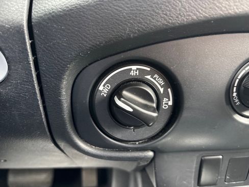 Used 2022 Nissan Frontier SV image 28