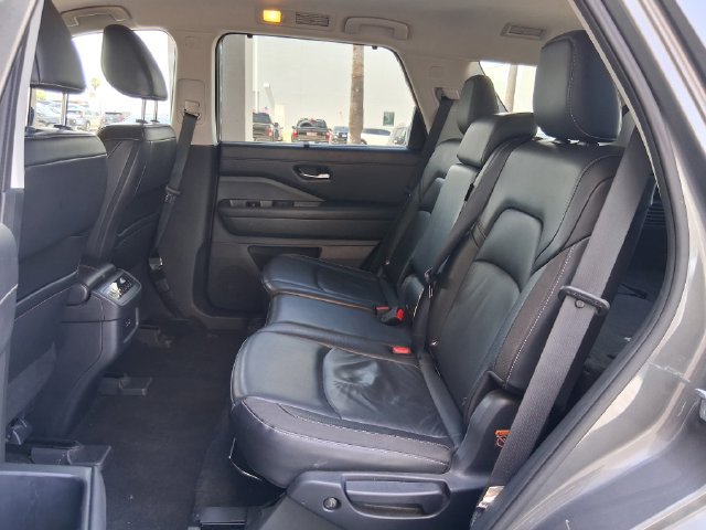 Used 2023 Nissan Pathfinder SL w/ Black Appearance Package FWD image 21