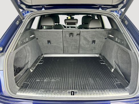 Used 2022 Audi e-tron Premium Plus w/ Premium Plus Package image 25