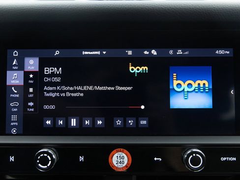 Used 2023 Porsche Macan AWD/4WD image 95