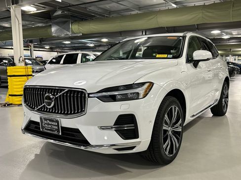 Certified 2023 Volvo XC60 T8 Plus AWD/4WD image 5