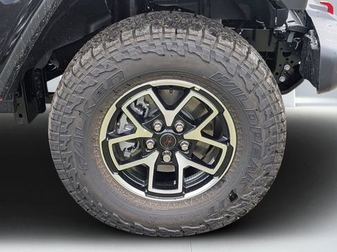 New 2025 Jeep Gladiator Rubicon image 9