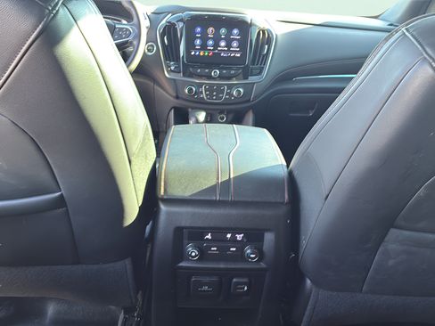 Used 2023 Chevrolet Traverse RS FWD image 17