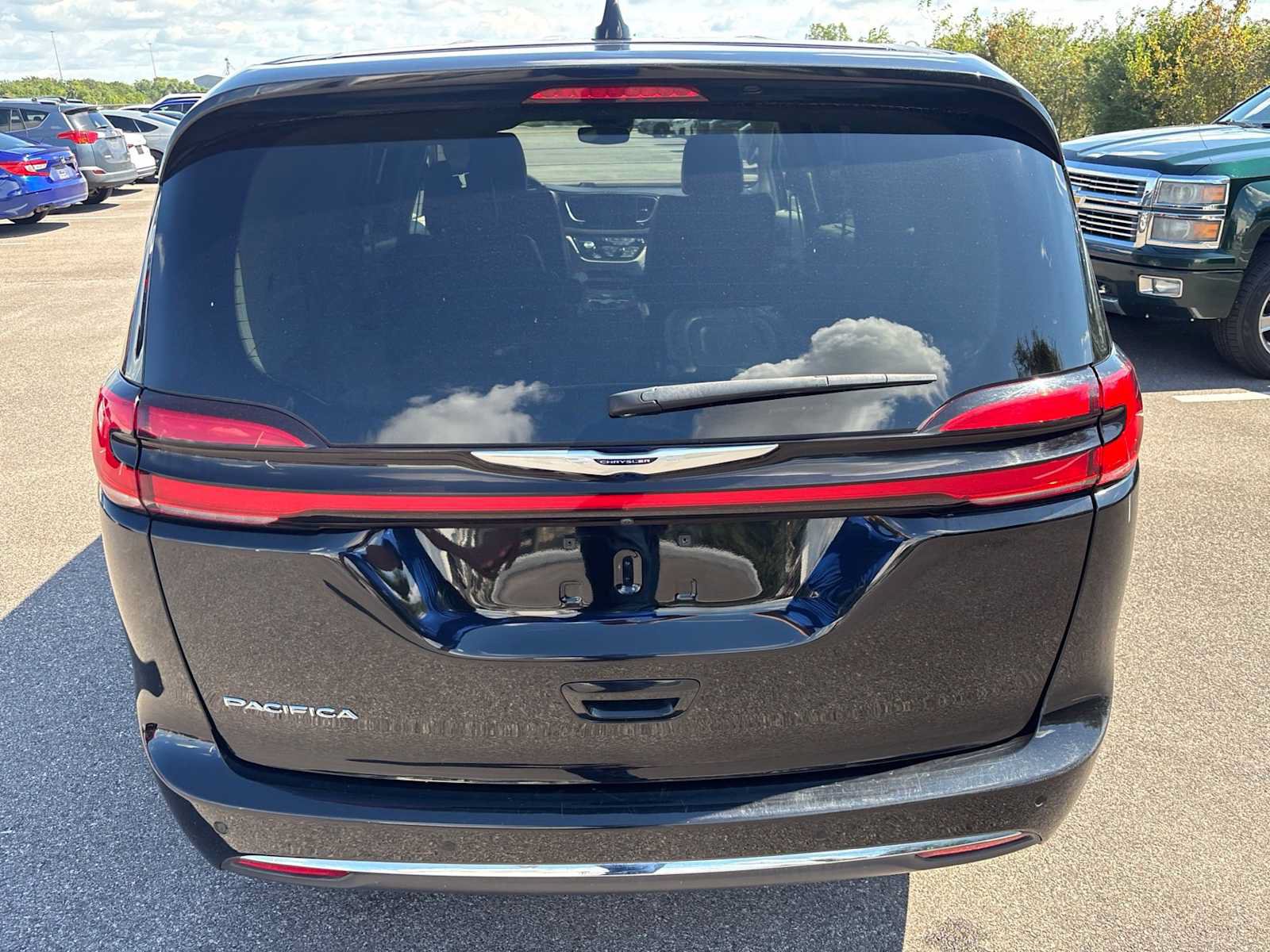 Used 2024 Chrysler Pacifica Touring-L FWD image 35