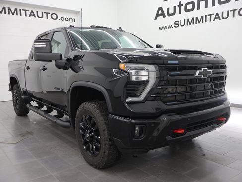 Used 2025 Chevrolet Silverado 2500 LT w/ Trail Boss Package AWD/4WD image 2