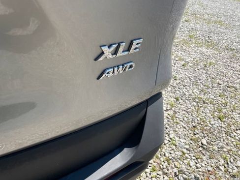 Used 2019 Toyota RAV4 XLE AWD/4WD image 14