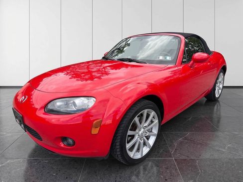 Used 2006 MAZDA MX-5 Miata Grand Touring w/ Premium Pkg RWD image 3