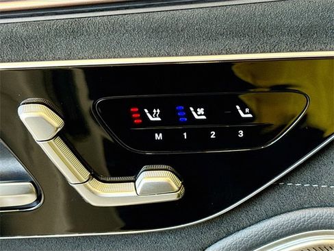 Used 2022 Mercedes-Benz EQS 580 4MATIC Sedan image 21