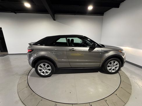 Used 2019 Land Rover Range Rover Evoque SE Dynamic image 23