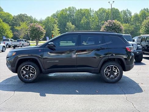 Used 2024 Jeep Compass Trailhawk AWD/4WD image 7
