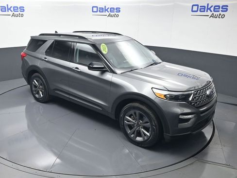 Used 2023 Ford Explorer XLT w/ Equipment Group 202A AWD/4WD image 49