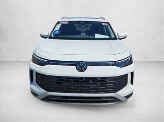 Certified 2025 Volkswagen Tiguan SE FWD video 2