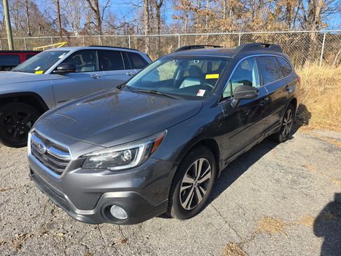 Used 2018 Subaru Outback 3.6R Limited image 3