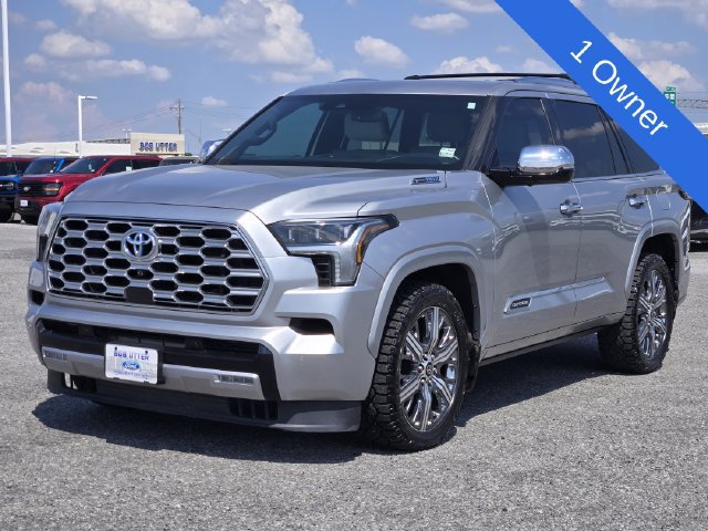 Used 2023 Toyota Sequoia Capstone AWD/4WD image 3