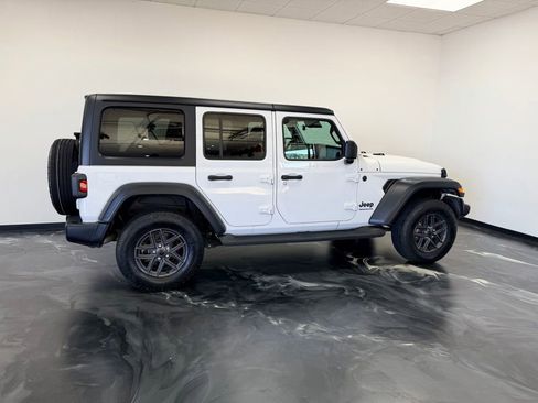 Used 2024 Jeep Wrangler Unlimited Sport AWD/4WD image 23