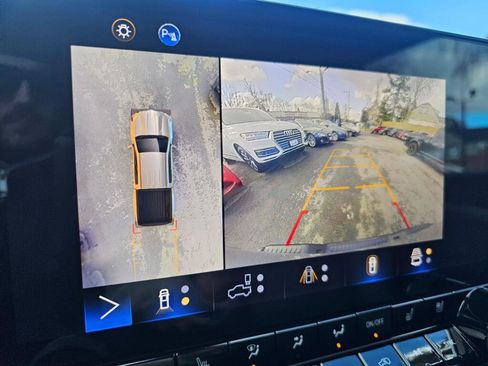 Used 2023 Chevrolet Colorado Z71 w/ Z71 Convenience Package 2 image 33