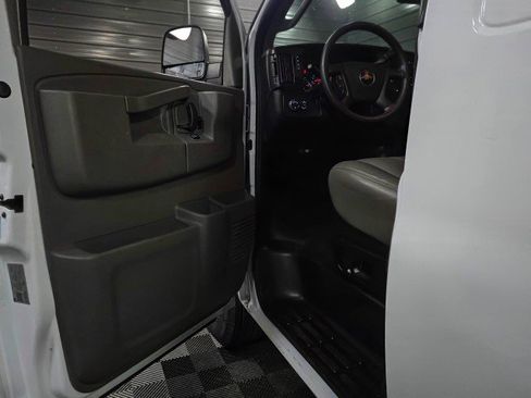 Used 2019 Chevrolet Express 2500 w/ Driver Convenience Package RWD image 15