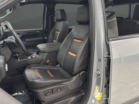 Used 2024 GMC Sierra 3500 AT4 w/ AT4 Premium Plus Package AWD/4WD image 9