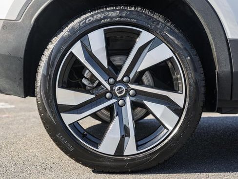 Certified 2025 Volvo XC40 B5 Plus image 18