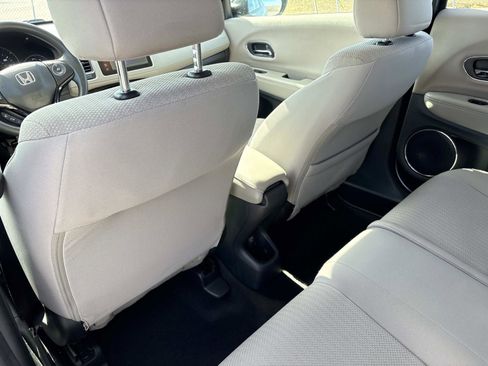 Used 2018 Honda HR-V EX image 30