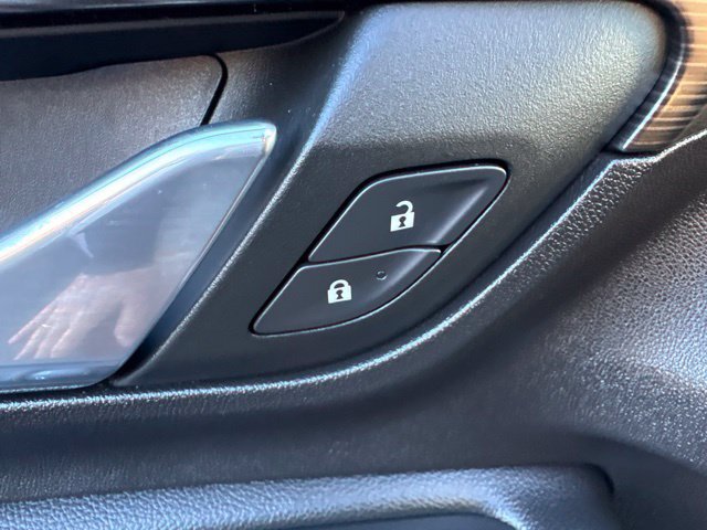Used 2024 GMC Terrain SLE w/ Driver Convenience Package FWD image 13