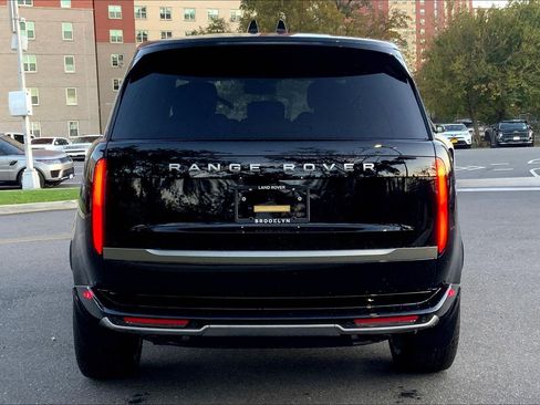 New 2025 Land Rover Range Rover SE image 4