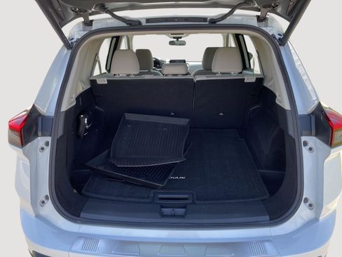 Used 2025 Nissan Rogue SV AWD/4WD image 7