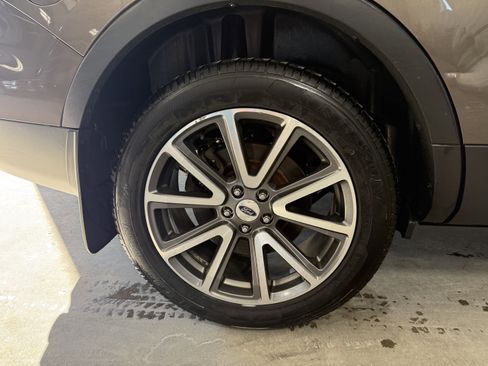 Used 2015 Ford Explorer XLT w/ Equipment Group 202B image 7