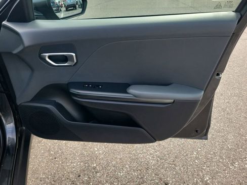 Used 2025 Kia K4 LXS image 39