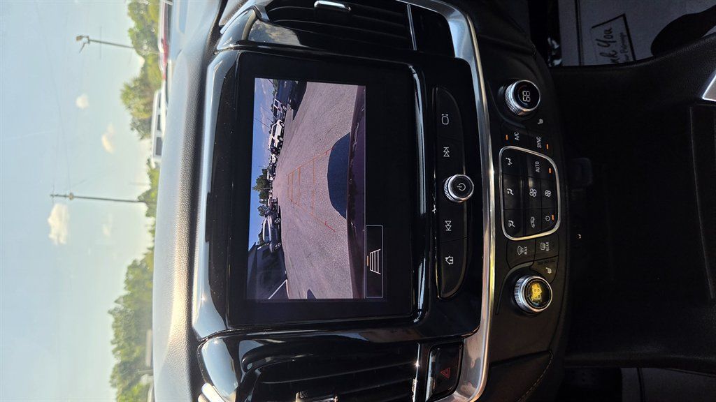 Used 2020 Chevrolet Traverse LT FWD image 19