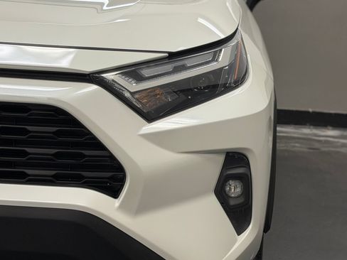 Used 2022 Toyota RAV4 XLE Premium AWD/4WD image 7