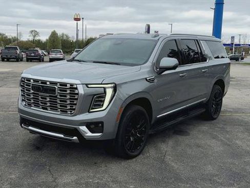 Used 2025 GMC Yukon XL Denali w/ Advanced Technology Package AWD/4WD image 4