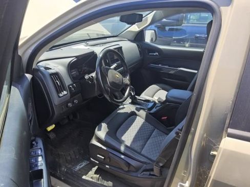Used 2022 Chevrolet Colorado Z71 AWD/4WD image 3
