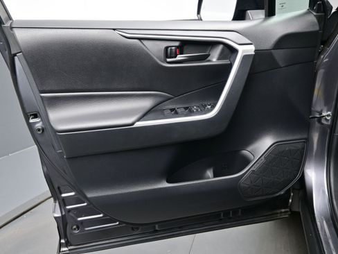 Used 2024 Toyota RAV4 LE AWD/4WD image 9