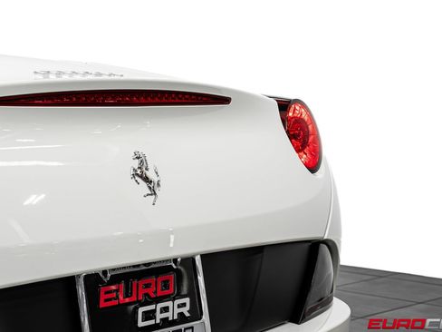 Used 2013 Ferrari California RWD image 20
