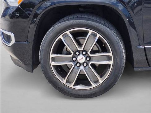 Used 2018 GMC Acadia Denali w/ Technology Package FWD image 9