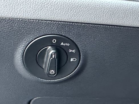 Used 2024 Volkswagen Taos SE w/ Panoramic Sunroof Package image 18