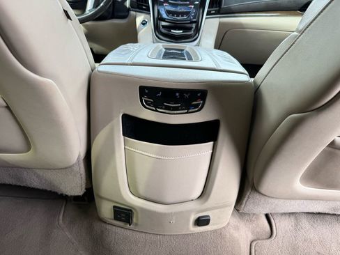 Used 2018 Cadillac Escalade Luxury image 26