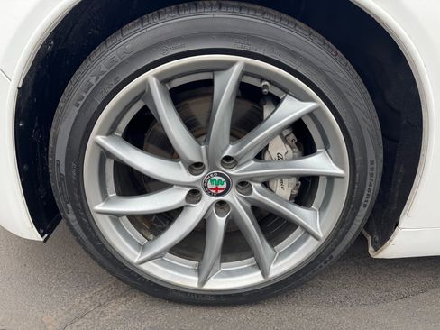 Used 2017 Alfa Romeo Giulia Sprint w/ Cold Weather Package image 26