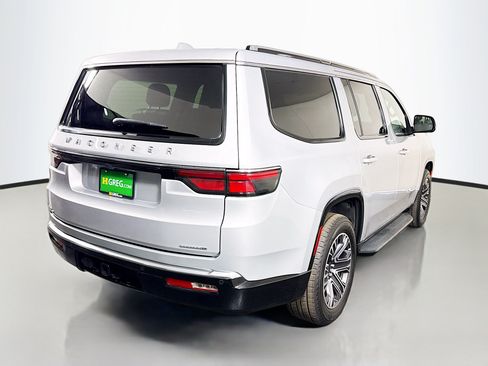 Used 2023 Jeep Wagoneer Series II RWD image 10