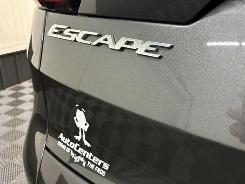 Used 2019 Ford Escape SE image 34
