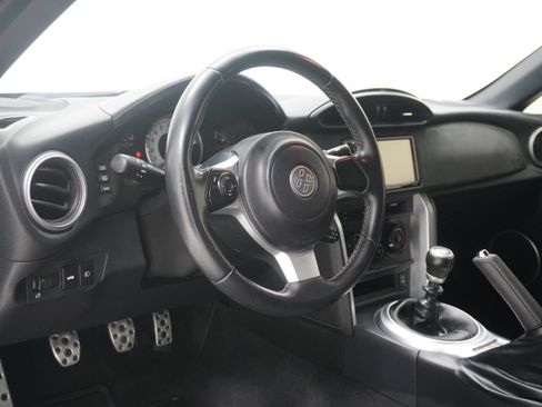 Used 2017 Toyota 86 RWD image 10