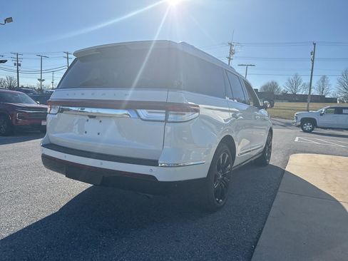 Used 2022 Lincoln Navigator Reserve image 5